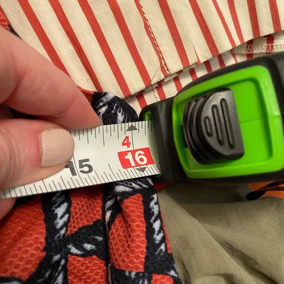 Brooks Brothers Crop Sleeveless Vest Size 0 Buttons up back. EUC— like new. - Picture 6 of 7